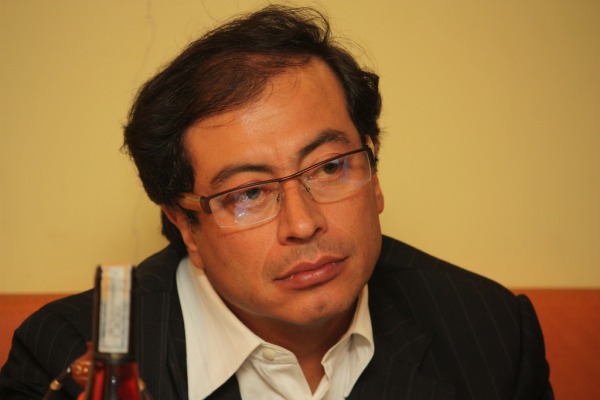 Destituyen al alcalde de Bogotá, Gustavo Petro