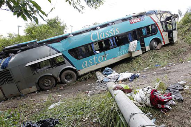 Al menos 14 muertos y 32 heridos deja accidente de autobús en Brasil