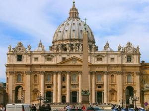 El Vaticano sancionó a otros dos obispos polacos por encubrir abusos sexuales