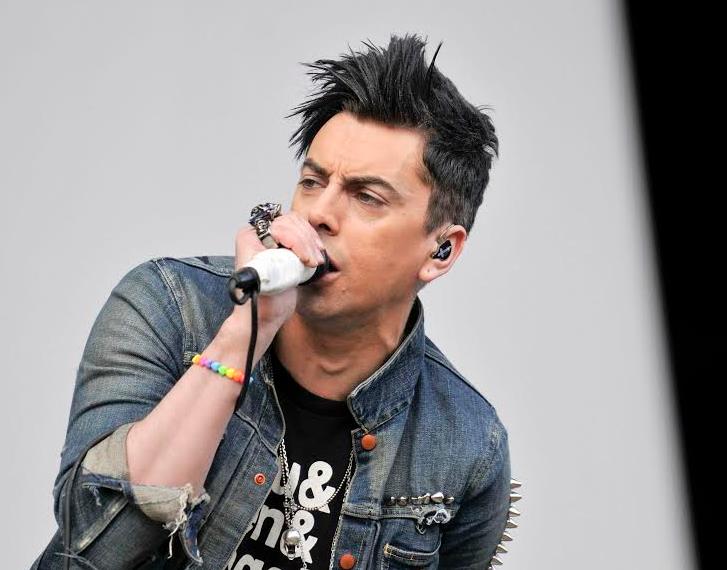 El cantante de Lostprophets fue sentenciado a 35 años de prisión por pedofilia