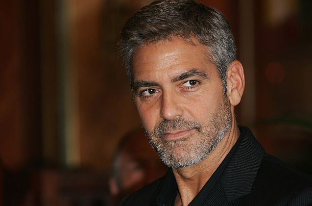 Vinculan a George Clooney con una de las menores reclutadas por Epstein