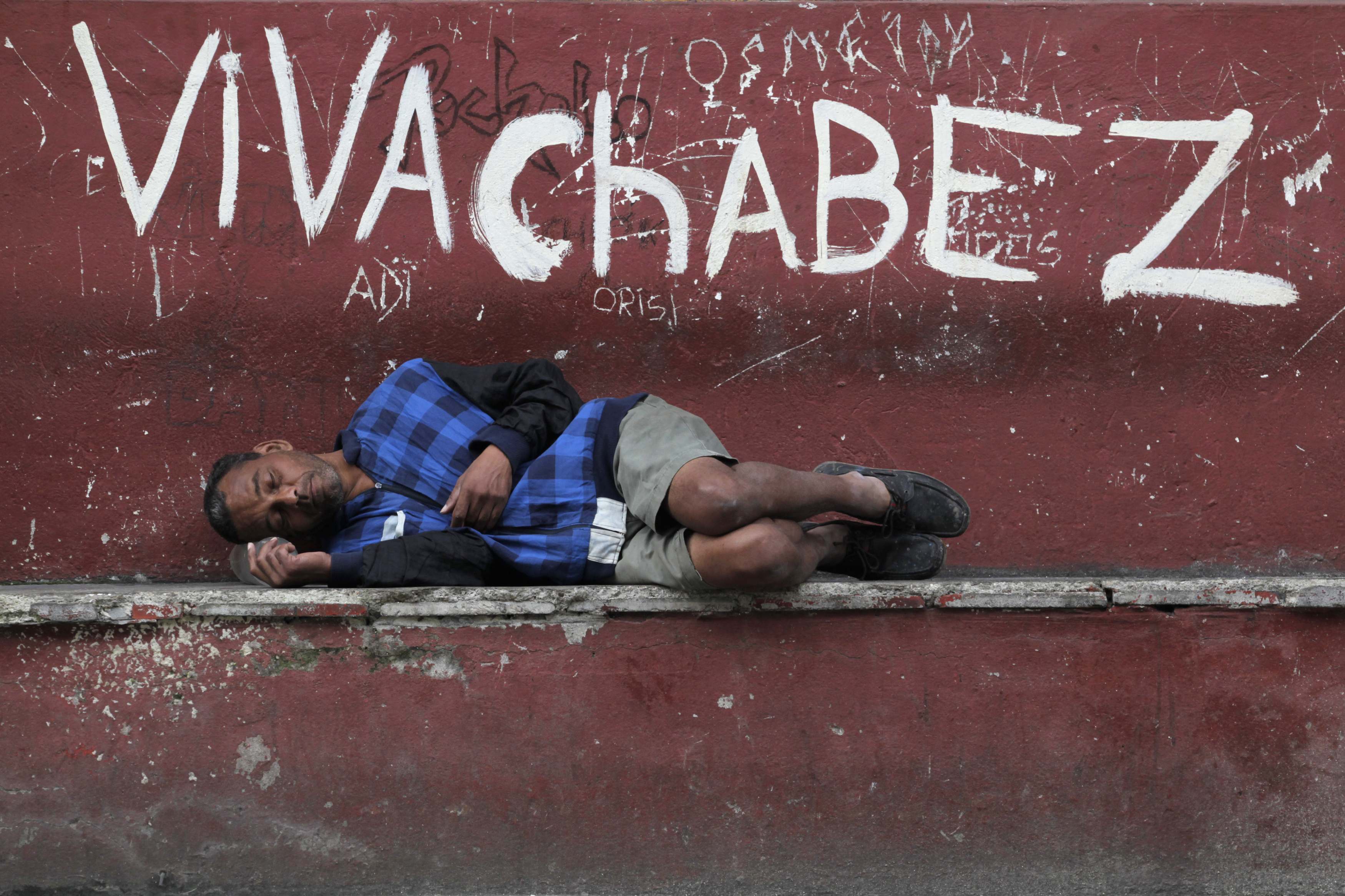 “Viva Chabez”, dice un graffiti en Cuba (Fotos)