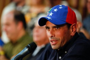 Capriles a Maduro: Póngase a trabajar porque tiene al país vuelto leña