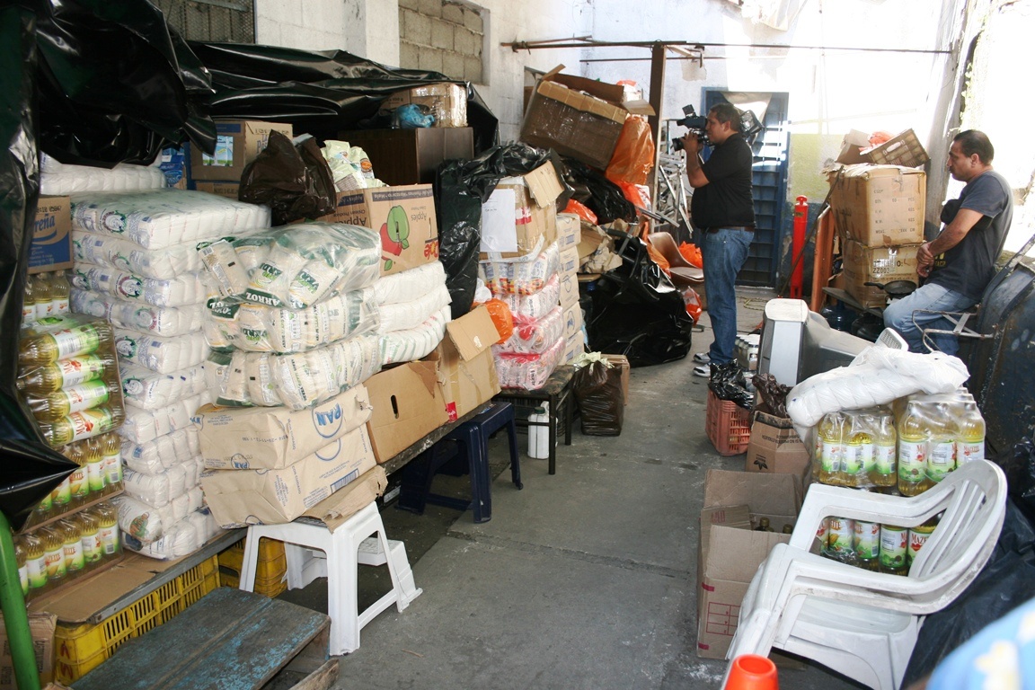 Tres detenidos por acaparar alimentos en Chacao (Fotos + Video)