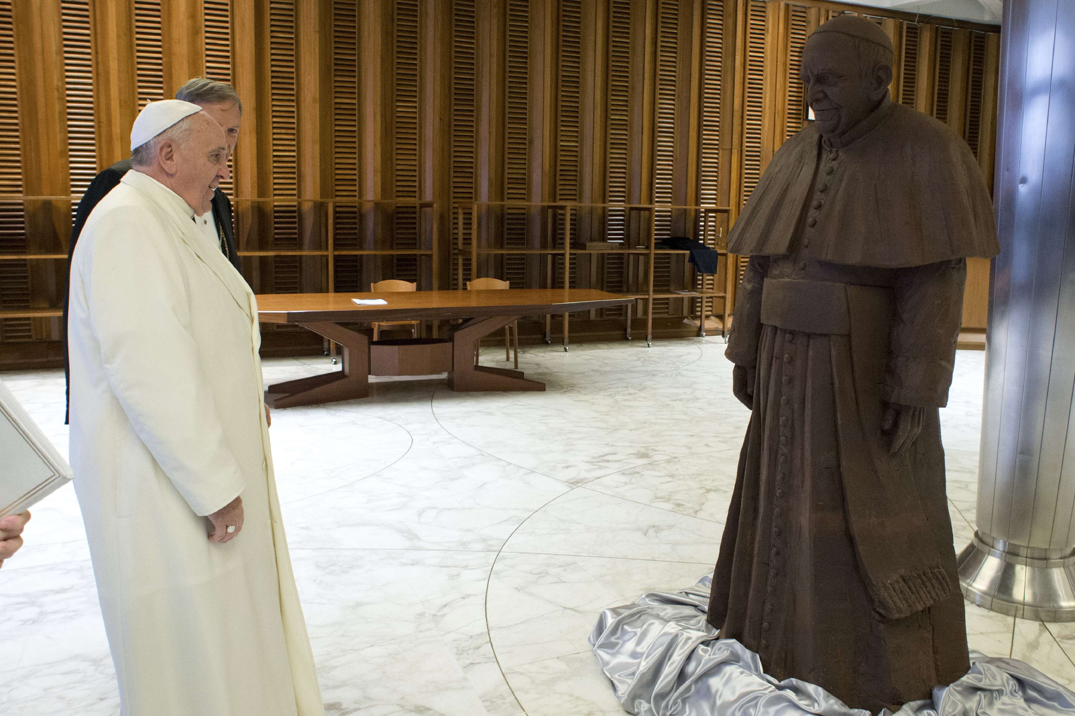 Un papa Francisco de chocolate (Fotos)