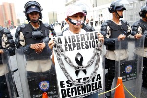 Periodistas venezolanos conmemoran su día entre la censura y atentados a la libertad de expresión