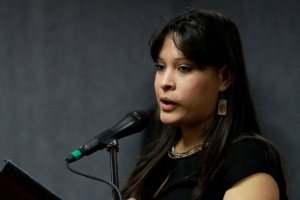 Andreína Tarazón: Acaparadores de alimentos son criminales de guerra