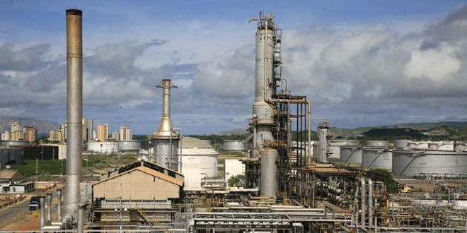 Fuga de Isobutano en refinería El Palito mantiene el paso cerrado