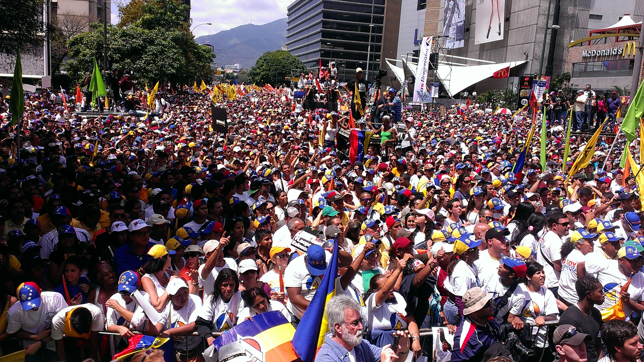 Lo que los medios no mostraron de la concentración en El Marqués (Fotos)