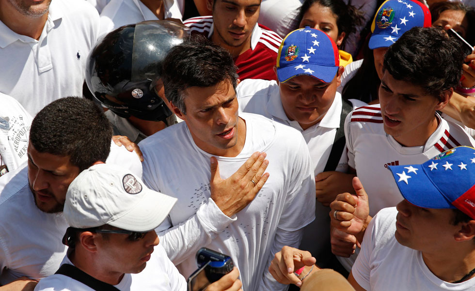 Leopoldo López instó a los venezolanos a firmar en todos los centros de votación