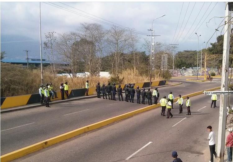 Cuatro policías heridos tras protesta de estudiantes de la ULA en Táchira (Fotos)