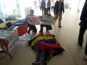 Estudiantes venezolanos de la Universidad de Miami se suman a protestas