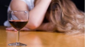 Proponen crear un perfil epidemiológico del alcoholismo femenino
