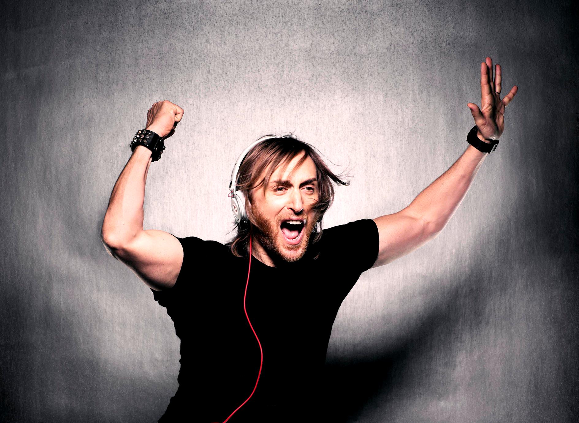 El “set latino” de David Guetta en Tomorrowland es lo más entretenido que verás hoy