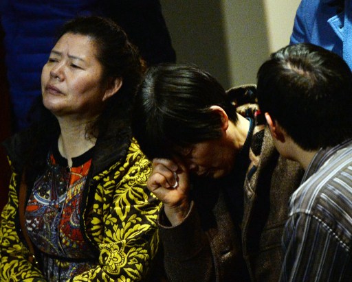 Familias de viajeros chinos del MH370, escépticos ante hallazgo de Australia