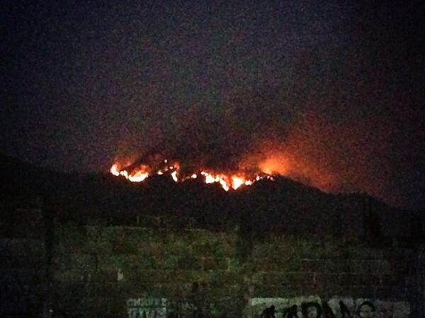 Incendio forestal en montañas de Parque Nacional Chorro del Indio (Fotos)