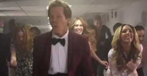 Kevin Bacon vuelve a bailar “Footloose” 30 años después (Video)