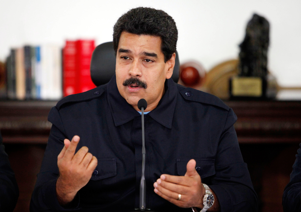 Maduro se reunirá este lunes con el buró político del Psuv