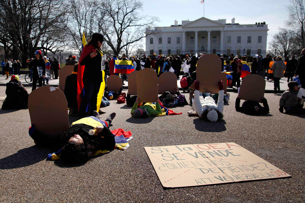 Protestas pacíficas venezolanas llegan a la Casa Blanca (FOTO)