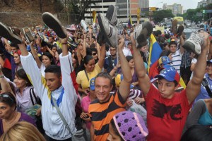 Estudiantes marcharon con los #PiesDescalzos en Caracas (Fotos)