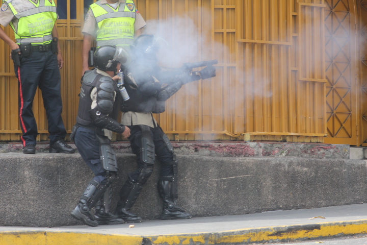 España no ha vendido material antidisturbios a Venezuela, dice ministro