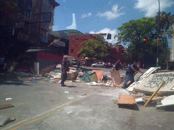 Sebin retira barricadas en Colinas de Bello Monte (Foto)