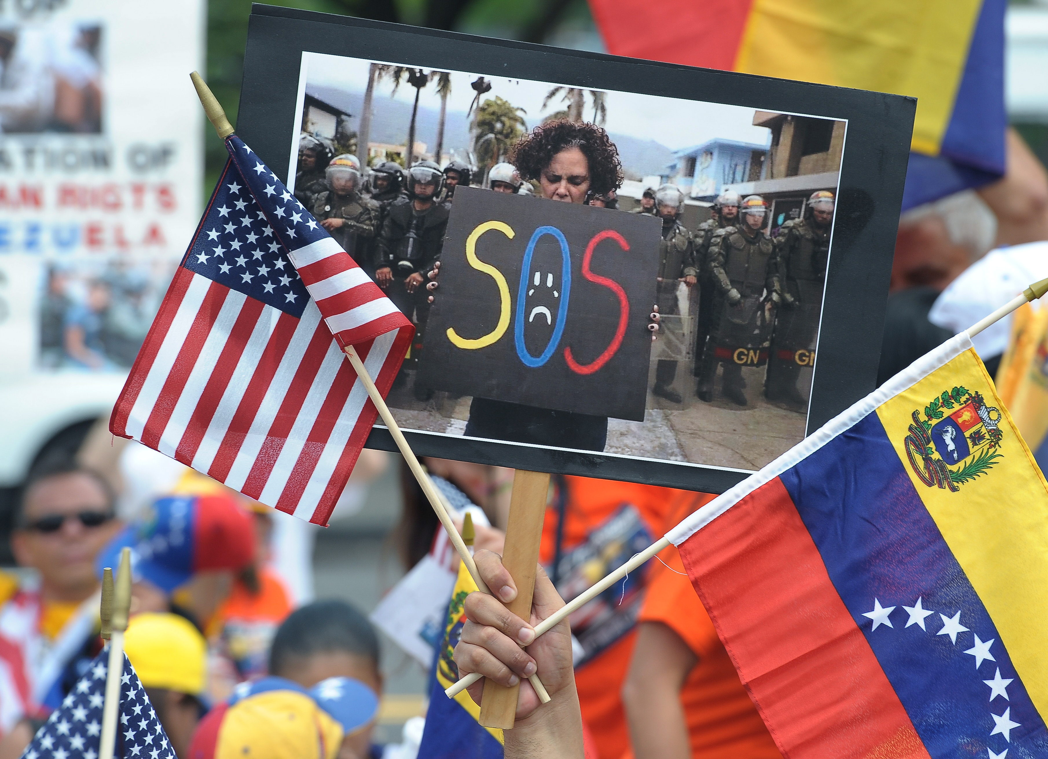 Venezolanos agradecen aprobación de medida para vivir sin angustias en EEUU