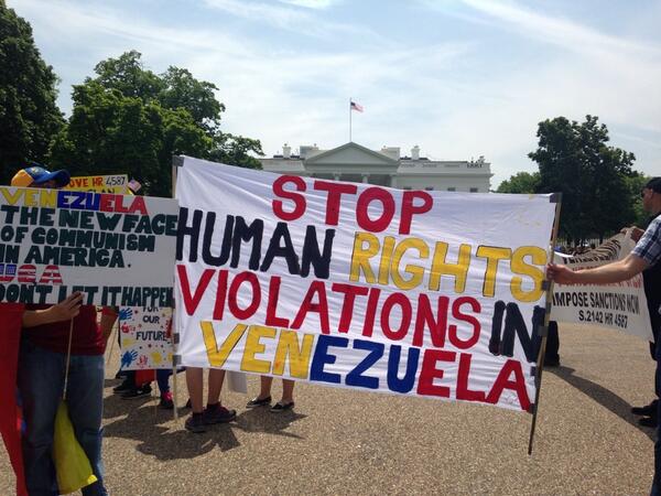 Así protestan los venezolanos frente a la Casa Blanca (Fotos)