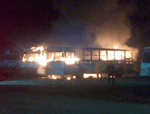 Arden dos autobuses en la Upel de Maracay #11M (Fotos)
