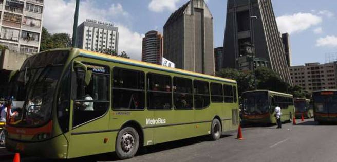 Suspenden cuatro rutas de Metrobús