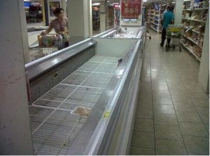 Neveras vacías en un supermercado de Maracaibo…¿ y la soberanía alimentaria? (Foto)