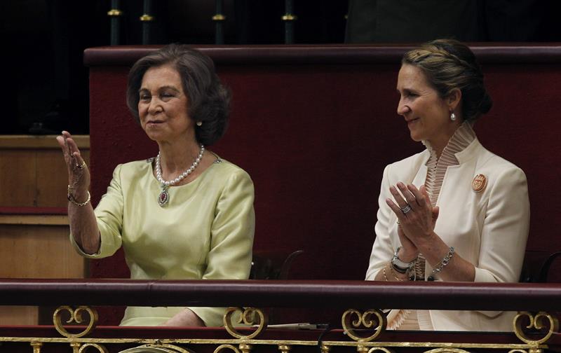 Doña Sofía fue ovacionada por el Congreso español (Fotos)