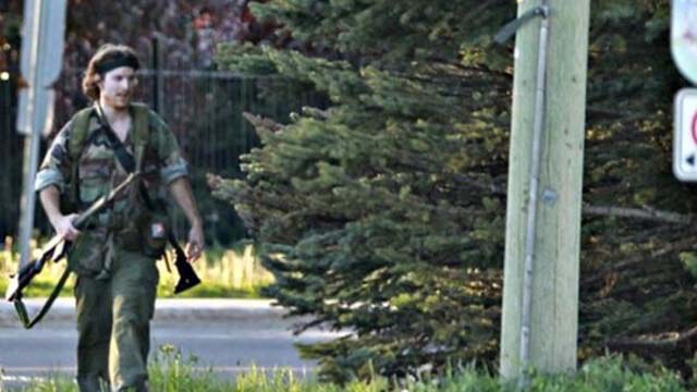 Policía a la caza de un “Rambo” que mató a tres uniformados en Canadá (fotos + video)