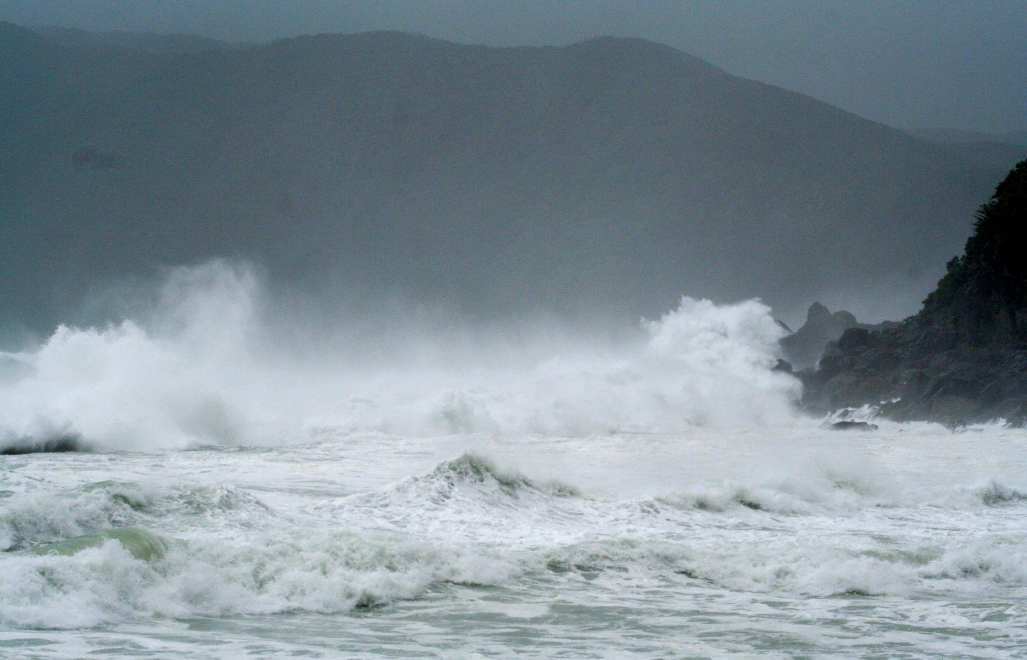 El tifón Neoguri se aproxima a las principales islas de Japón