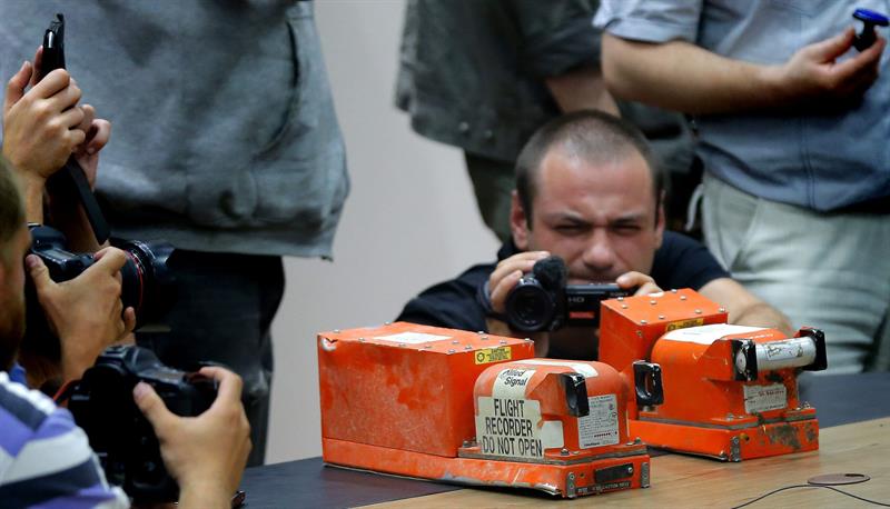 Las cajas negras del vuelo MH17 llegan a Gran Bretaña para ser analizadas