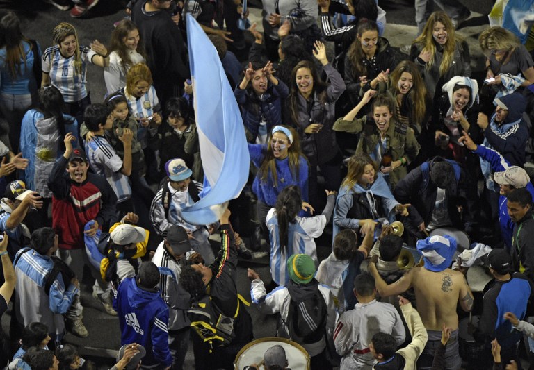 La multitud en Buenos Aires… ¿tristes pero felices? (FOTOS)