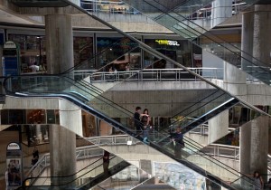 Centros Comerciales podrían retomar horarios habituales de apertura