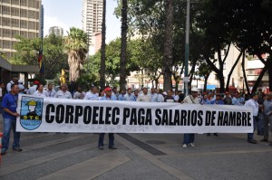 Trabajadores de Corpoelec siguen en la calle (Fotos)