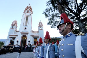 Izan la bandera en conmemoración a los 231 años del natalicio de Bolívar (Fotos)