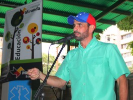 Capriles: Los enchufados se robaron los reales de los venezolanos