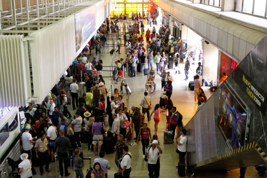 Precios de pasajes al exterior varían entre 100 y 400 mil bolívares por boleto