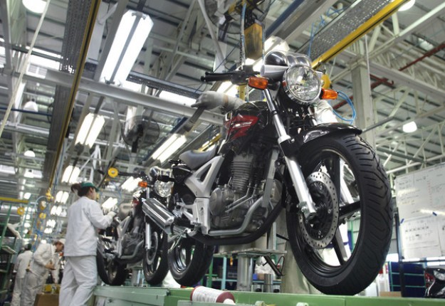 Producción de motos para el piso por ausencia de materia prima