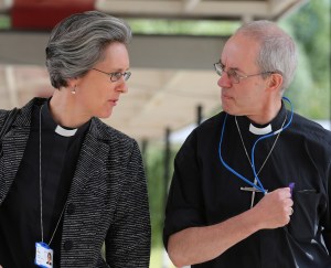 Iglesia de Inglaterra aprueba el acceso de las mujeres al obispado