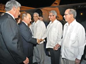 Putin llegó a Cuba para reunirse con Raúl y Fidel Castro