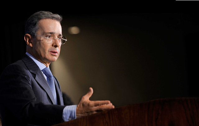 Uribe reclama tribunal paralelo para militares de conflicto armado colombiano
