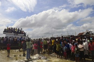 Un ferry se hunde en Bangladesh con 200 personas a bordo