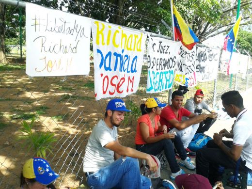 Pancartas por la libertad en Guayana