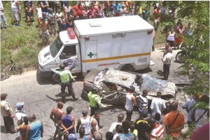 Trágico: Tres muertos y dos heridos tras caer vehículo de un puente en Carabobo