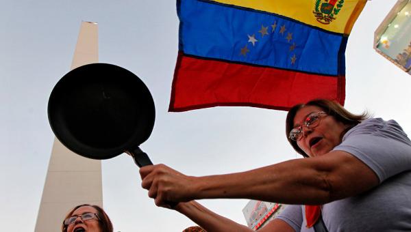 Venezuela respondió al llamado de la MUD y caceroleó contra el sistema biométrico