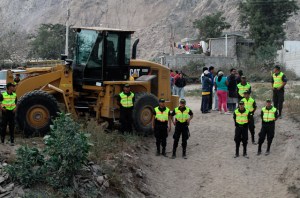 Correa lamentó muerte de dos personas tras sismo de Ecuador